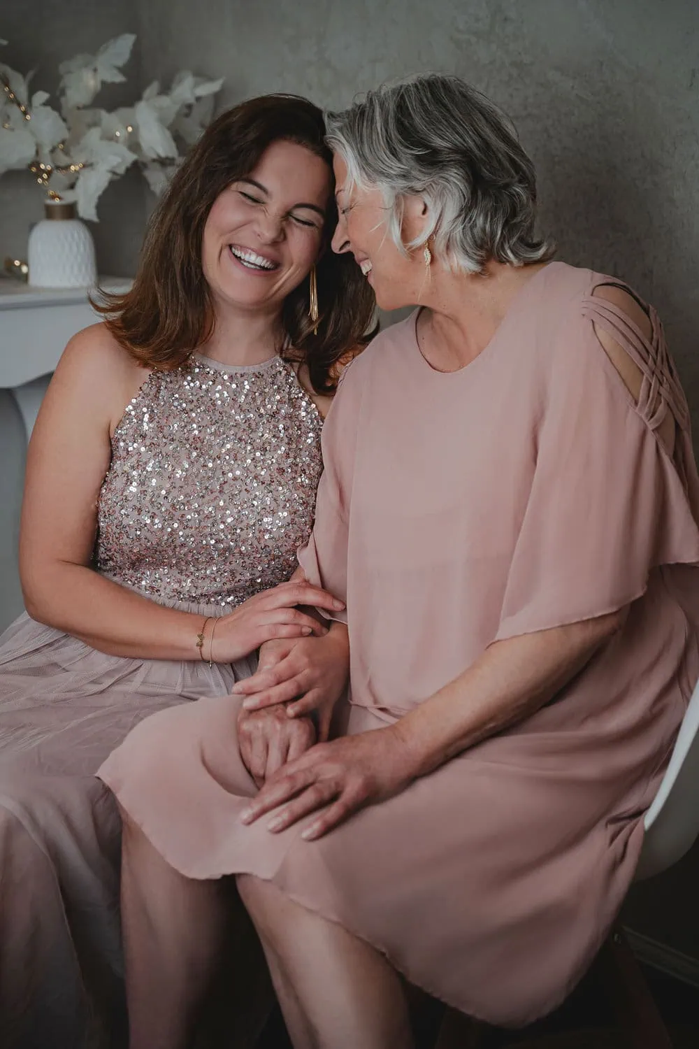 fotoshooting mutter tochter, fotoshooting freundinnen, mutter tochter tag was machen, mutter tochter tag köln, mutter tochter tag geschenk, mutter tochter tag ideen, mutter tochter beziehung, mutter tochter aktivitäten, mutter tochter shooting, mutter tochter partnerlook, mutter tochter outfit, fotoshooting mutter tochter fotoshooting ideen mutter tochter, fotoshooting mama tochter, fotoshooting beste freundinnen mutter tochter bindung stärken, matching outfits fotoshooting, mutter tochter shooting köln, mutter tochter shooting düsseldorf, familien portrait, persönliches geschenk freundin, fotoshooting schenken, persönliches geschenk mutter, persönliches geschenk oma, persönliches geschenk tante, mutter tochter beziehung stärken, familien fotoshooting bonn, familien fotoshooting düsseldorf, familien fotoshooting erwachsene, fotoshooting für familien, fotoshooting für freundinnen, familien fotoshooting ideen, familien fotoshooting im studio, familien fotoshooting köln, familien fotoshooting koblenz, familien fotoshooting kleidung, familien fotoshooting nrw, familien fotoshooting outfit, professionelles familien fotoshooting, Mama Tochter Fotoshooting, Mutter Tochter Outfit, mutter tochter shooting-ideen, mutter tochter-shooting erwachsene, Mutter-Kind Shooting, großeltern shooting, fotoshooting oma enkel, best friends fotoshooting, Freunde Fotoshooting, Fotoshooting der Generationen, bindungsorientierte Fotografie, Bindungsorientierte Fotografin, Mommy & Me, schwestern shooting, geschwister shooting, fotoshooting freundinnen köln, Freundschaftsshooting, Beste Freundinnen Fotoshooting, Fotoshooting Freundinnen Outfit, Fotoshooting beste Freundin, gutschein fotoshooting beste freundin, Family & Friends Fotoshooting, Tante Nichte Shooting, weiblichkeit feiern